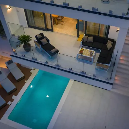 Luxury Blue Moon With Pool Vila *