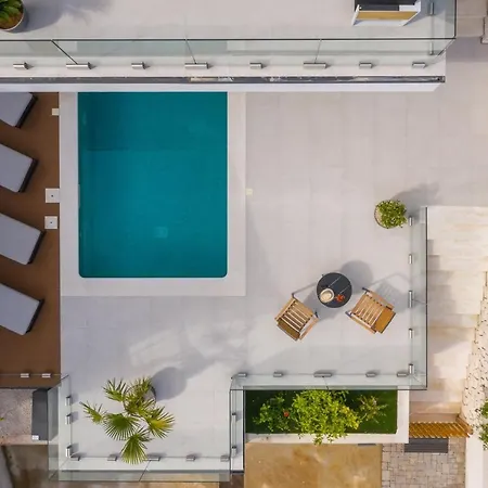 Vila Luxury Blue Moon With Pool Podaca
