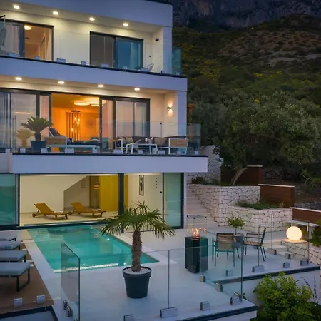 Luxury Blue Moon With Pool