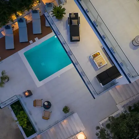 Vila Luxury Blue Moon With Pool Podaca